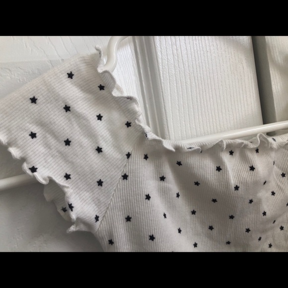 Off the shoulder lettuce hem shirt - Picture 5 of 5